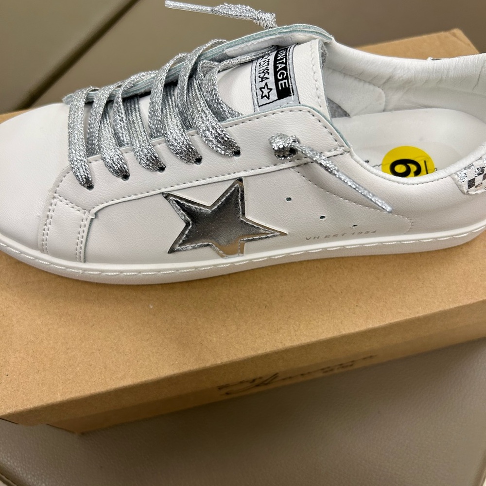 Gorgeous, Vintage Havana sneakers❤️ Get the look for less! - Picture 5 of 5